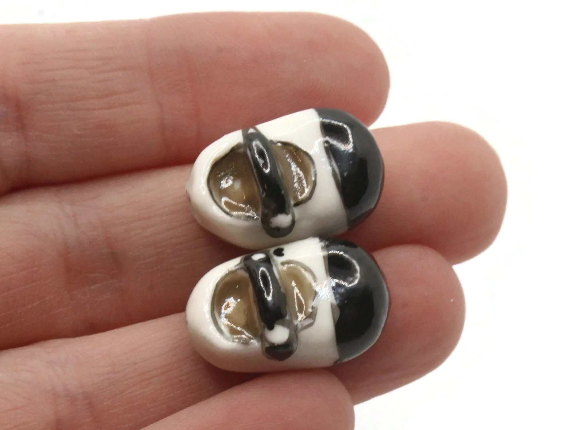 4 20mm Porcelain Buckle Shoe Black and White Footwear Beads