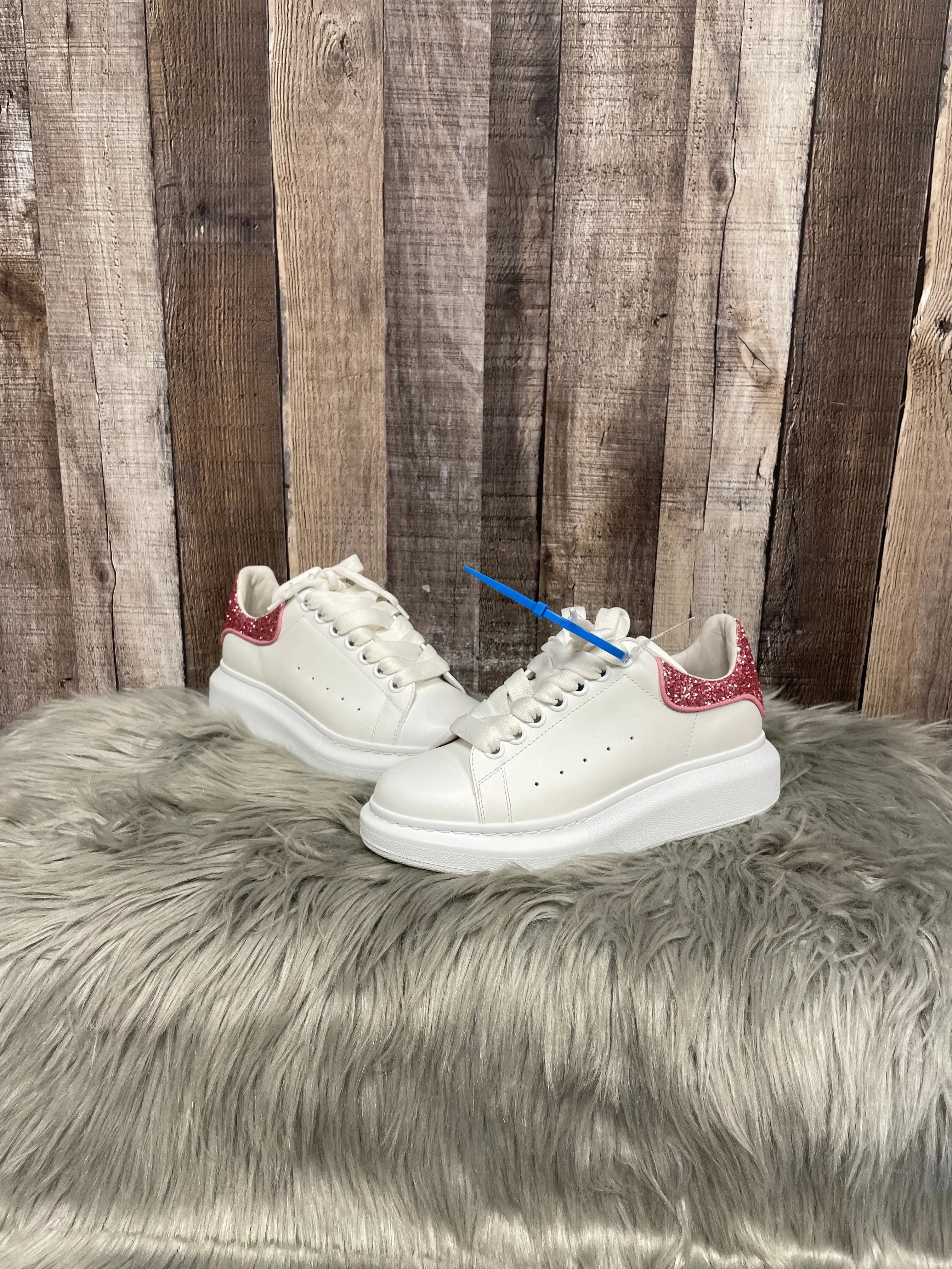 Shoes Luxury Designer By Alexander Mcqueen In White, Size: 5.5